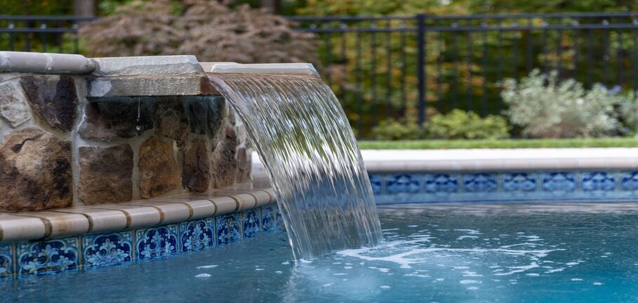 cascade wall fountains, indoor water features, outdoor water features, residential water features, commercial water features, garden fountains, wall mounted fountains, waterfalls, fountain design, fountain installation